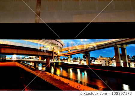 首都高速公路6號向島線堀切交會處夜景 首都高速公路6號向島線堀切交會處夜景 108597173
