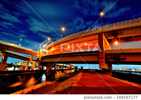 Night view of Horikiri Junction on Shuto Expressway Route 6 Mukojima Line 108597177
