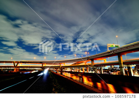 首都高速公路6號向島線堀切交會處夜景 首都高速公路6號向島線堀切交會處夜景 108597178