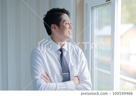 看窗口的商人 看窗口的商人 108599466