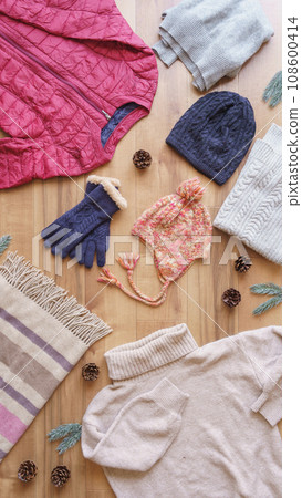 Preparing and cleaning up winter clothes | Image of changing clothes, recycling, and unnecessary items Preparing and cleaning up winter clothes | Image of changing clothes, recycling, and unnecessary items 108600414