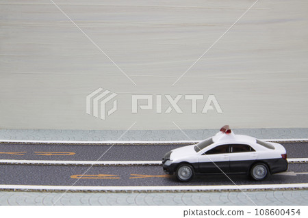 Road_traffic safety_police car 108600454