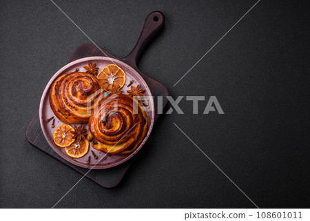 Delicious baked cinnamon raisin rolls in the form of rolls Delicious baked cinnamon raisin rolls in the form of rolls 108601011