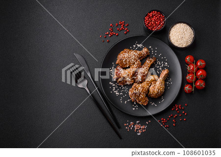 Delicious grilled chicken wings with salt, spices and teriyaki sauce 108601035