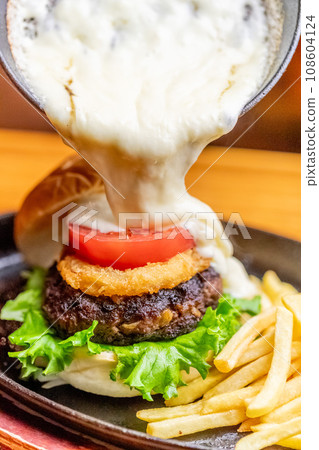 Teppanyaki hamburger with lots of cheese 108604124