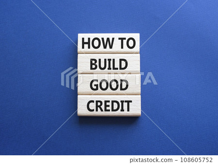 How to build good credit symbol. Concept words How to build good credit on wooden blocks. Beautiful deep blue background. Business and How to build good credit concept. Copy space. 108605752