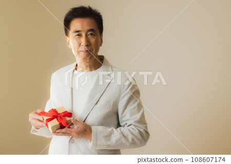 Senior men with gifts Senior men with gifts 108607174