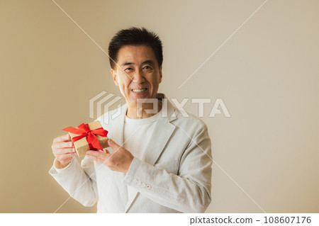 Senior men with gifts 108607176