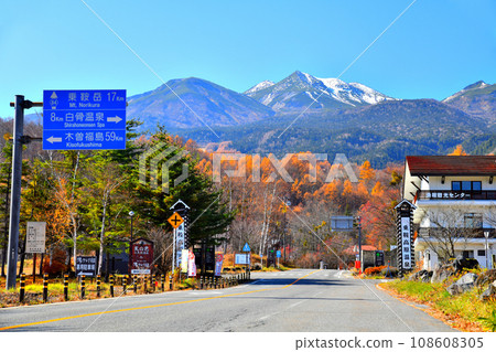 乘鞍高原溫泉/從乘鞍遊客中心附近眺望乘鞍山（長野縣松本市） [2023.11] 108608305