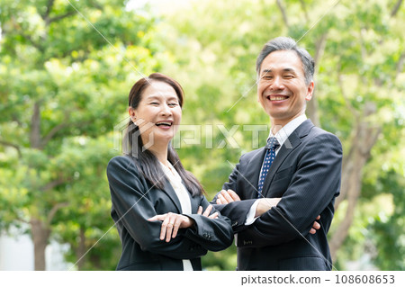Business fresh green male and female 2 people 108608653