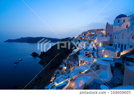 Oia, traditional greek village 108609005