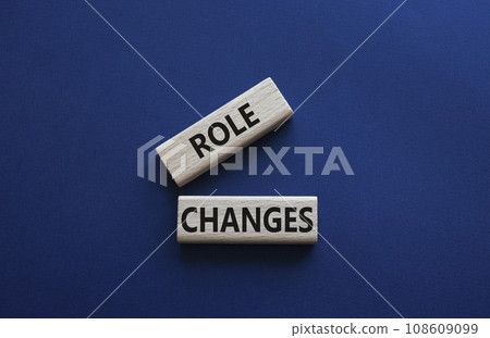 Role changes symbol. Concept words Role changes on wooden blocks. Beautiful deep blue background. Business and Role changes concept. Copy space. Role changes symbol. Concept words Role changes on wooden blocks. Beautiful deep blue background. Business and Role changes concept. Copy space. 108609099