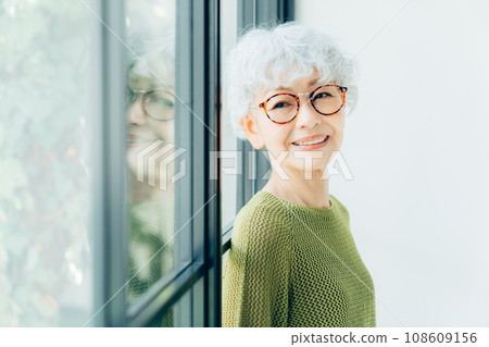 Senior women's beauty 108609156