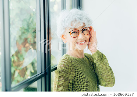 Senior women's beauty 108609157