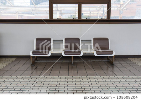 chair at the station chair at the station 108609204