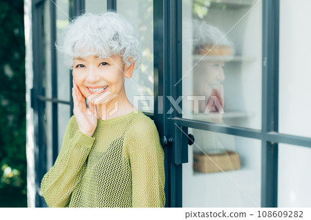 Senior women's beauty Senior women's beauty 108609282