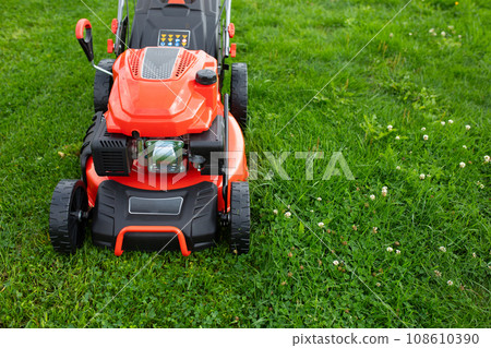petrol powerful lawn mower for cutting grass petrol powerful lawn mower for cutting grass 108610390