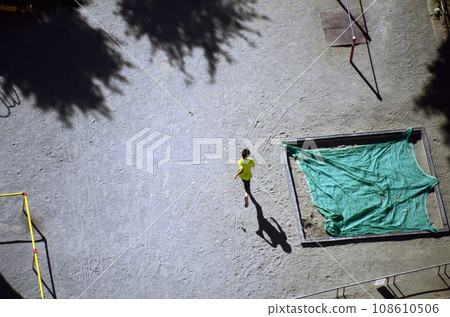 Running child 108610506