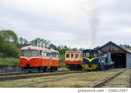 Rail buses and Kiha 10 type diesel cars preserved by the Nanbu Jukan Railway will be exhibited outdoors for a photo session at the former Shichinohe Station engine shed. 108612067