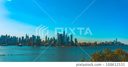 Sunrise over Manhattan, New York 108612531