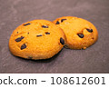 chocolate chip cookie 108612601
