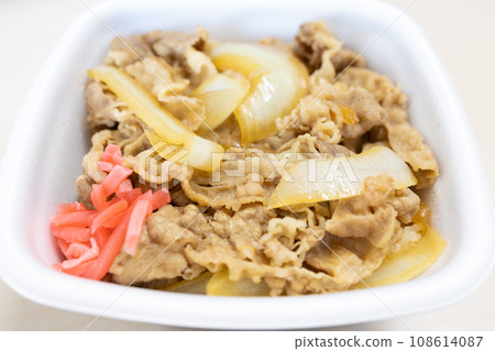 Delicious beef dumpling box lunch Delicious beef dumpling box lunch 108614087