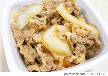 美味的牛肉餃子盒午餐 美味的牛肉餃子盒午餐 108614103