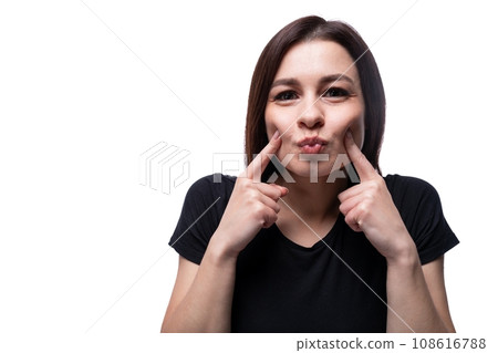 25 year old brunette smiling woman of European appearance 108616788