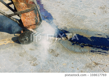 Joint seal filler liquid to repair cracks in asphalt with bitumen emulsion joint seal restorer to restore road surface. 108617769