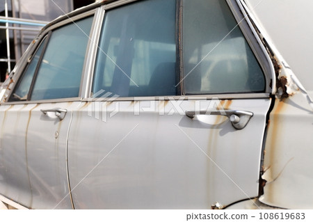 一輛舊國內汽車的形象 一輛舊國內汽車的形象 108619683