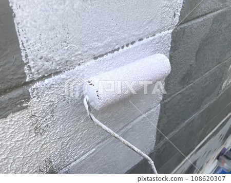 Undercoat the block wall with silicone paint (solvent)① Undercoat the block wall with silicone paint (solvent)① 108620307