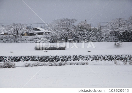 Snow scene of Kyoto River Kyoto 108620943
