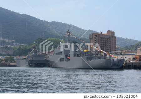完全裝修的海上自衛隊建造艦室戶號和測音艦播磨號 108621004