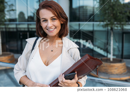 young, female, middle aged 108621068
