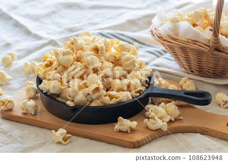 爆米花和煎鍋休閒食品形像素材 爆米花和煎鍋休閒食品形像素材 108623948