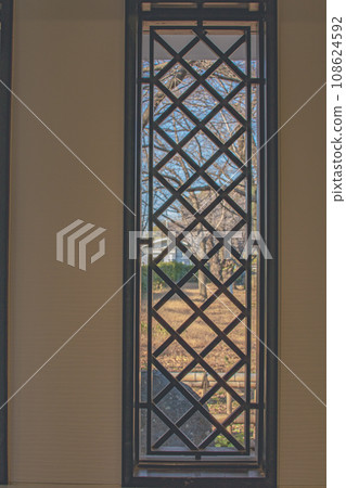 復古窗外的冬景 108624592