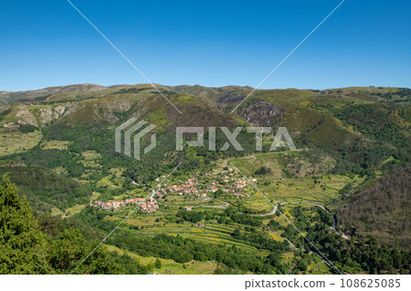 Viewpoit of Sistelo's terraces Viewpoit of Sistelo's terraces 108625085