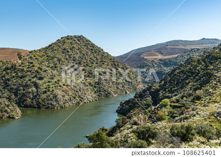 Viewpoint of Arnozelo surrounding landscape 108625401