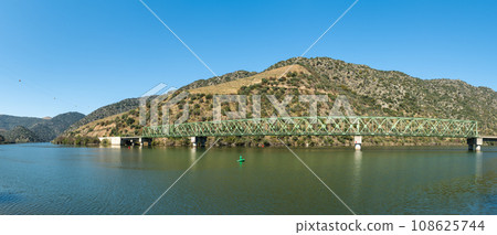 Douro valley view near the Ferradosa bridge 108625744