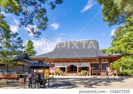 毛越寺正殿；日本庭園史上特別珍貴的平安時代淨土庭園遺跡；世界遺產；國家特別史蹟、特別名勝。 108627295