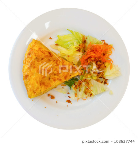 tortilla triangular pieces with green salad tortilla triangular pieces with green salad 108627744