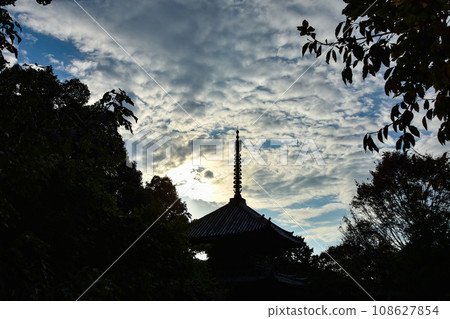 黃昏的安土城三層寶塔 108627854