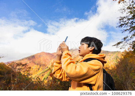 Children enjoying autumn hiking and photography Children enjoying autumn hiking and photography 108629376