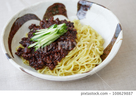 Homemade jajangmyeon 108629887