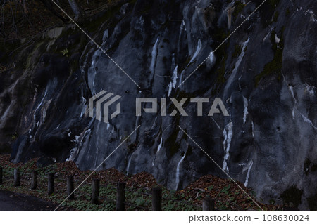 防止山體滑坡的斜坡 108630024