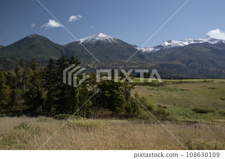 Tokachidake mountain range with its first snow cap 108630109