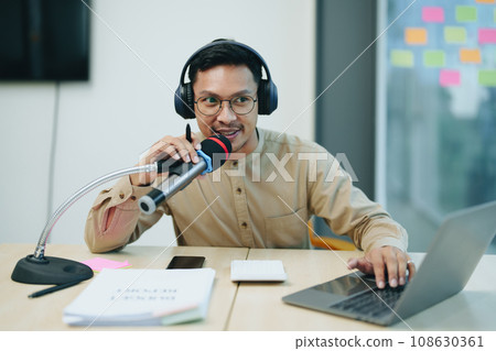 podcast, content business in social media consulting on business investment and financial planning, inspiring new entrepreneurs. SME concept. 108630361