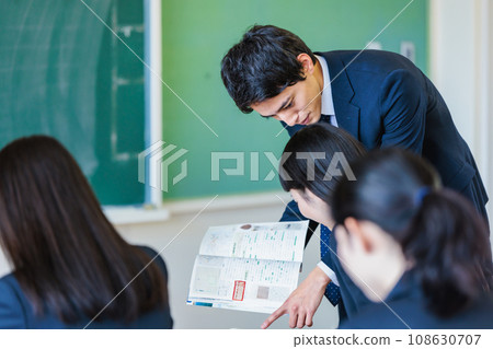 Male teacher and students teaching in the classroom Male teacher and students teaching in the classroom 108630707
