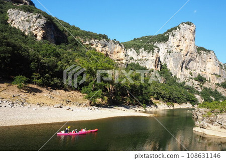 Pink canoe floating in the canyon in France Pink canoe floating in the canyon in France 108631146