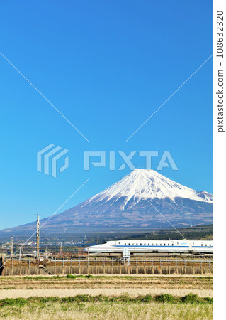 Fuji in the blue sky and the bullet train 108632320